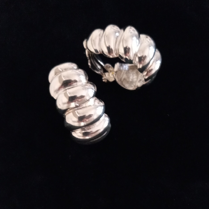 Elegant St John Vintage Silver- Tone Earrings 65$